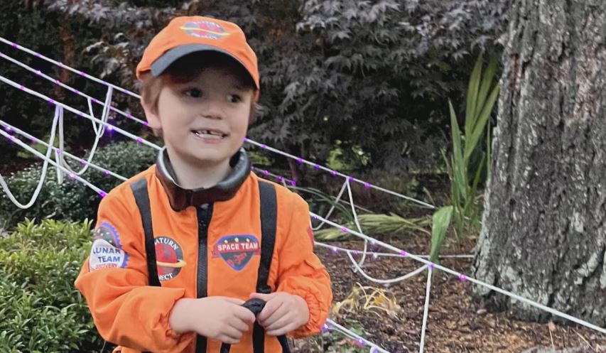 ‘It melts your heart’: B.C. boy prepares to treat-or-treat for 1st time since missing Halloween for heart surgery