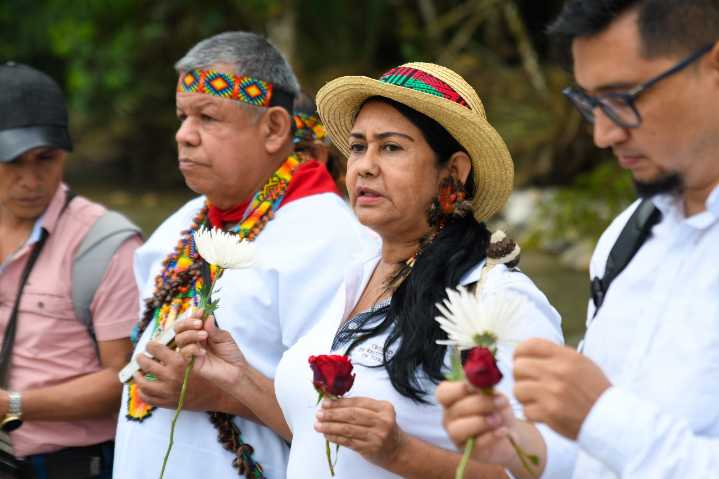 La Unidad de Restitución de Tierras (URT) territorial Putumayo realizó un ejercicio de sanación espiritual en el rio Sangoyaco de Mocoa