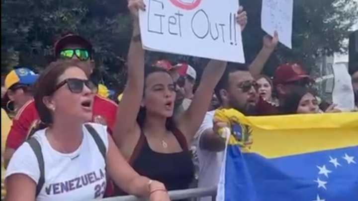 Venezolanos en Houston salen a las calles y dicen qué los motiva a manifestarse