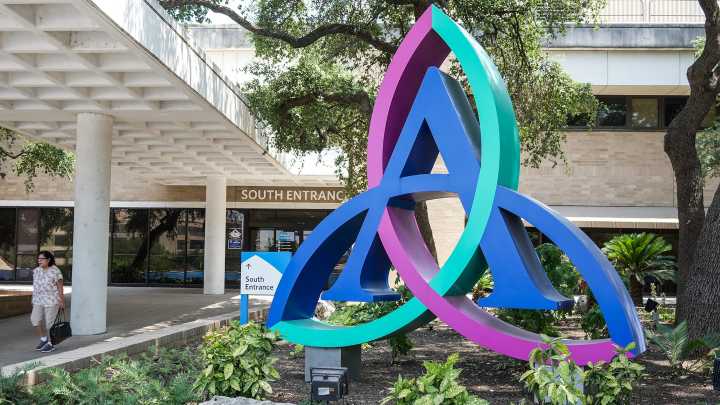 Abbott: Hospitals must report costs for undocumented immigrants' care