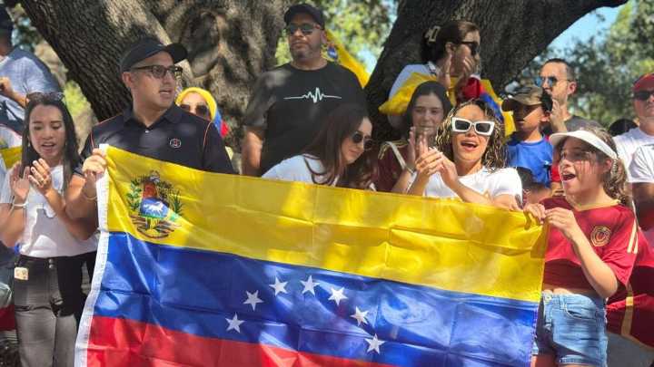 Venezolanos en Dallas salen a las calles para exigir transparencia en resultados electorales