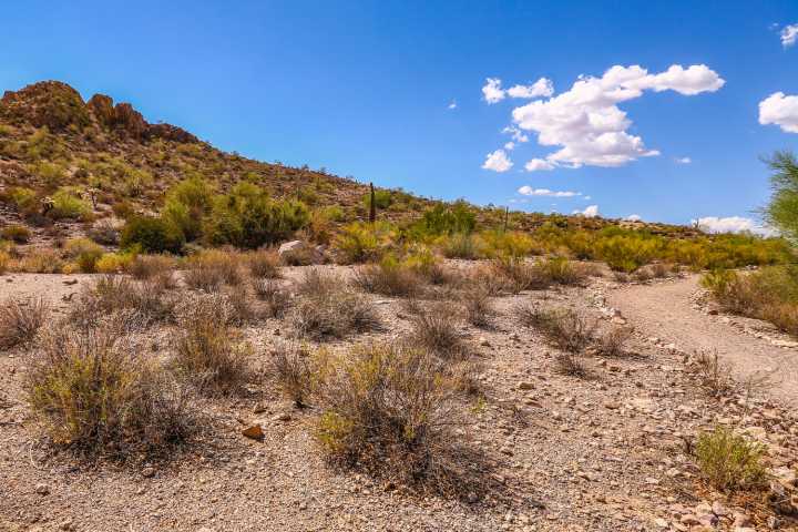 Hikers may be towed near popular trailhead in Gold Canyon
