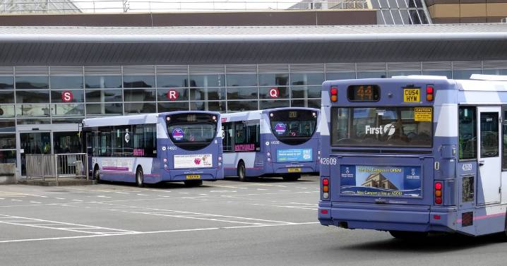 £400 boost for every home in Wales if buses went faster, campaign claims