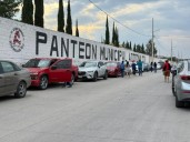 Cientos de familias llenan de vida los panteones de la región durante las festividades de Día de Muertos