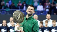 A los 38 años, Djokovic rompe otra marca y levanta su título 101
