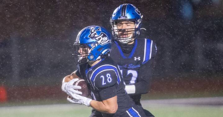 Taking a look at the IHSA state quarterfinal football matchups in the Kane County Chronicle area