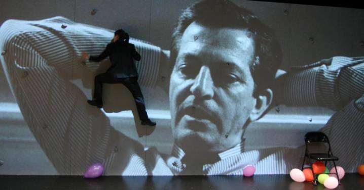 Anatomía de un instante: La democracia en el Palacio o la última batalla del mito de la transición