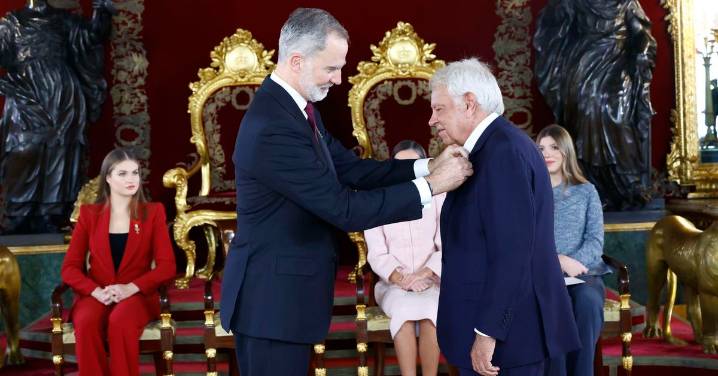 Felipe González defiende "la paz civil" para superar los problemas de los españoles