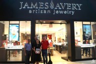 Jewelry store in Glendale mall collects donations for Gompers