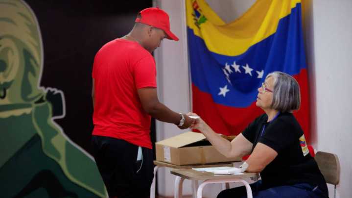 Veedores internacionales destacan la democracia participativa durante la Cuarta Consulta Popular