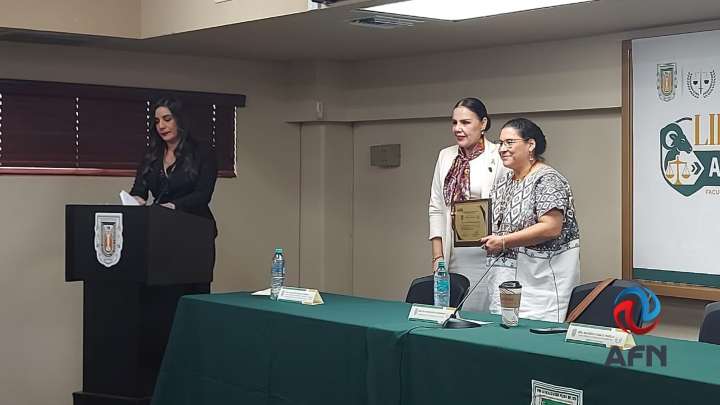 Ministra Lenia Batres expuso sobre los retos del Poder Judicial
