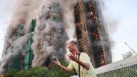 Un gran incendio en una urbanización de rascacielos de Hong Kong deja al menos 4 muertos
