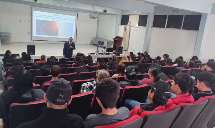 Fortalecen habilidades familiares y formativas en nueva jornada de talleres del Conalep