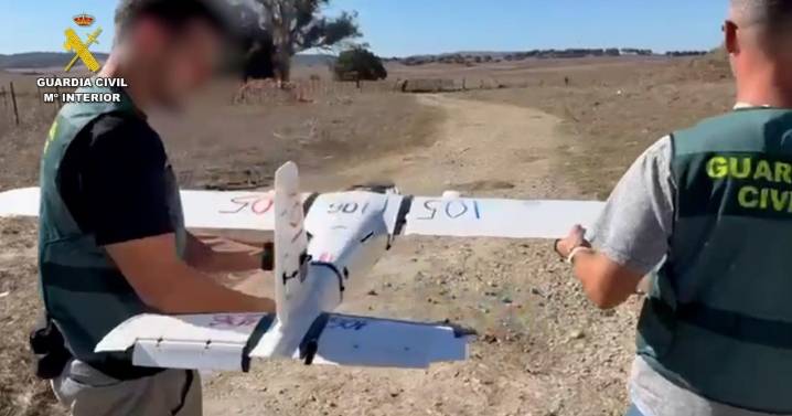 Drones 'camello' por el Estrecho: una organización de Cádiz pasaba a diario grandes alijos de droga por aire