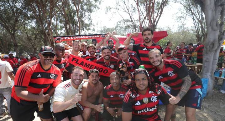Hinchas de Flamengo y Palmeiras se congregan en los exteriores del Estadio Monumental (FOTOS)