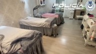 La policía municipal precinta tres clínicas estéticas clandestinas en Usera