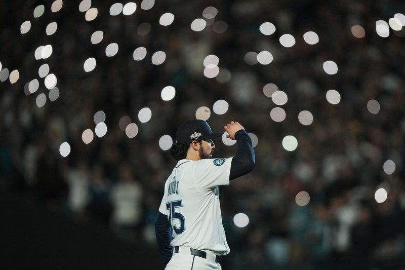 Reports: Mariners exercise closer Andres Munoz’s option