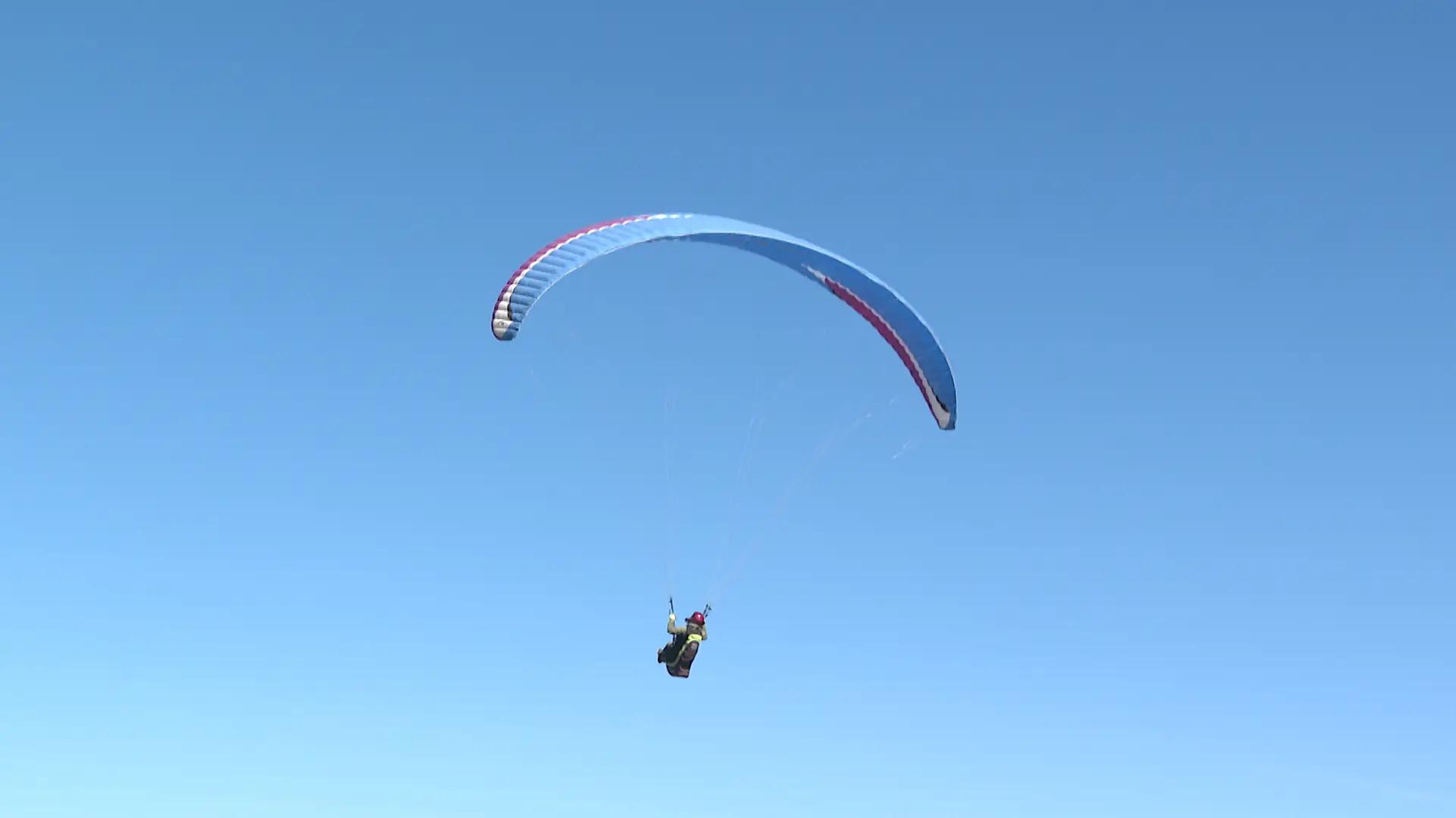 Evacúan en helicóptero un piloto de parapente tras sufrir un accidente en Segovia