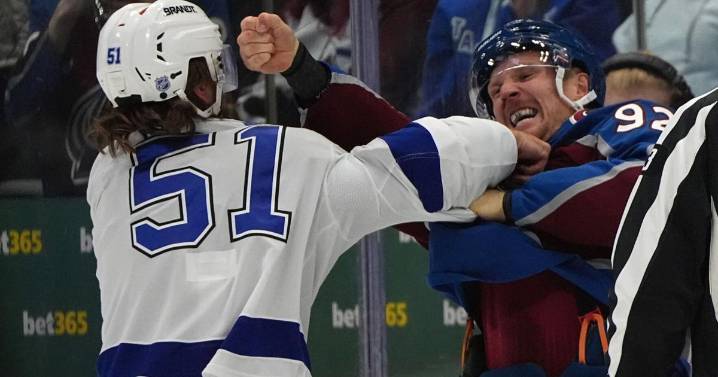 Olofsson, Wedgewood lead Avalanche past Lightning 3