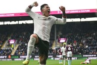 Vence Chelsea a Burnley y trepa al subliderato de la Premier