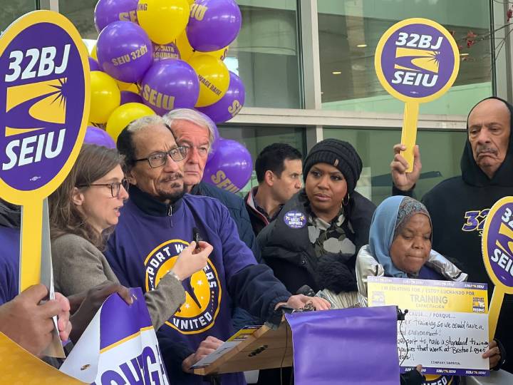 Trabajadores del Logan Airport piden a Massport aprobar propuestas laborales antes del cierre del año