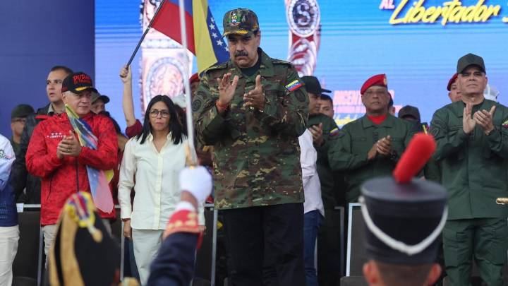 Venezuela, en vilo ante una posible ofensiva armada de EEUU: odas a Maduro, militarización, oposición dividida e inflación galopante