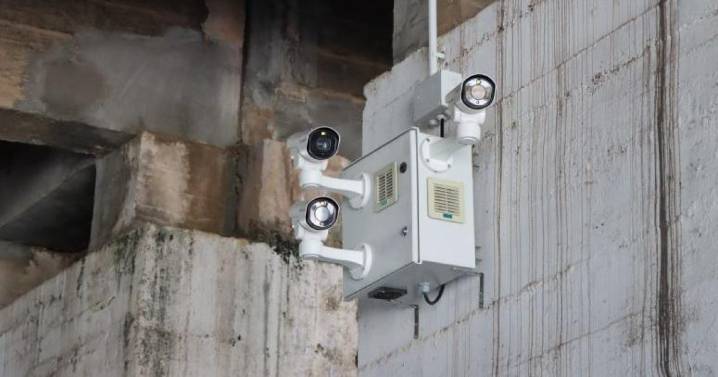 El radar escondido debajo de un puente en Valencia que pone multas de 200 euros y quita 4 puntos del carnet