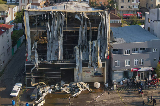 Incendio en depósito de perfumes en noroeste de Turquía deja seis muertos