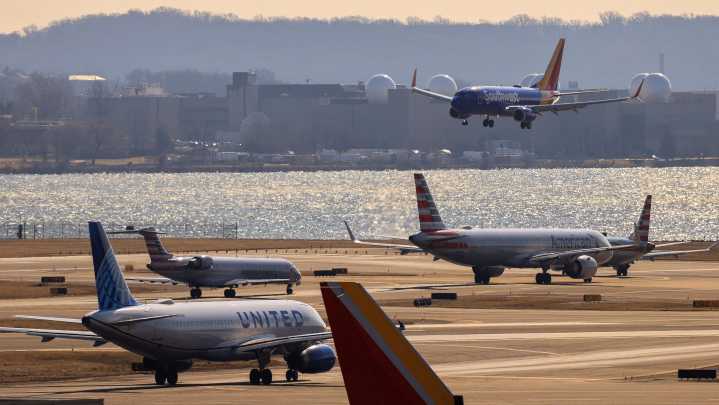 Air traffic cuts coming to major airports if shutdown continues