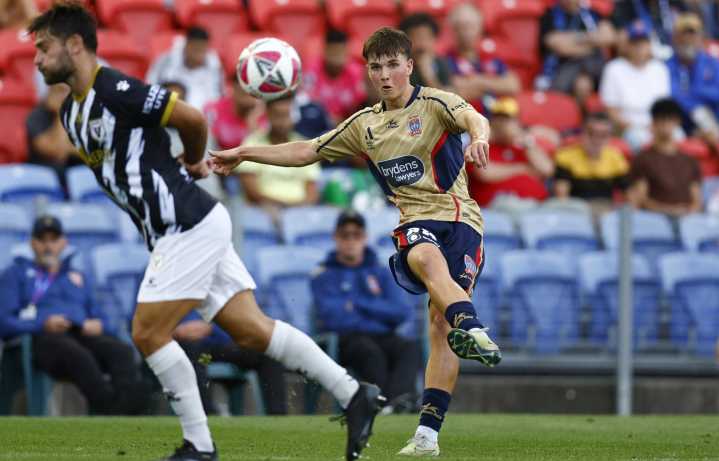 Dobson extension lifts Jets ahead of Roar clash