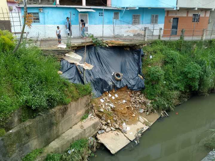 Casas del callejón Araure siguen en peligro
