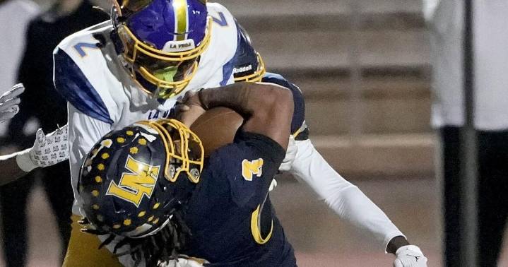 La Vega surges in 3rd quarter to end La Marque's playoff run in regionals