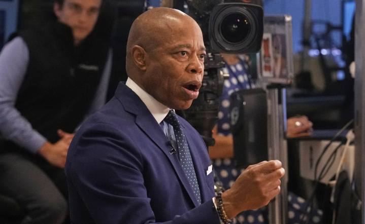 Adams lanza campaña de ayuda alimentaria de emergencia ante suspensión de beneficios SNAP debido al cierre de gobierno