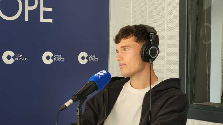 El duro camino de David González hasta convertirse en pieza clave del Burgos CF: "Recuerdo a mis padres irse llorando de vuelta a casa"