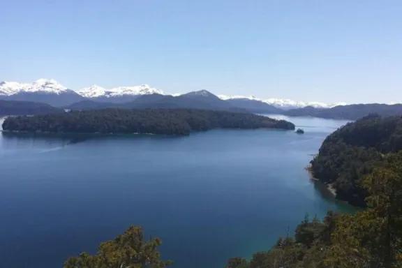 En estado grave la joven hallada en la costa del lago Nahuel Huapi