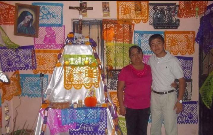 Saltillo: Más de dos décadas de altares y tradición colorida en la familia Sandoval