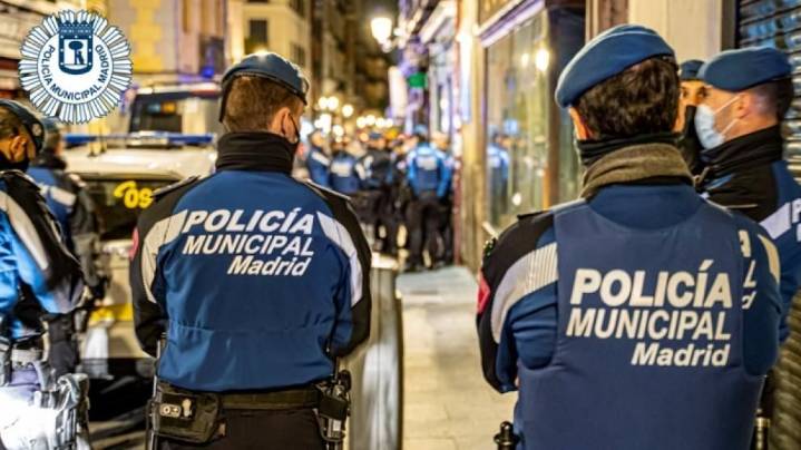 Interior recurre el reglamento que permitiría a los policías locales de Madrid usar armas largas