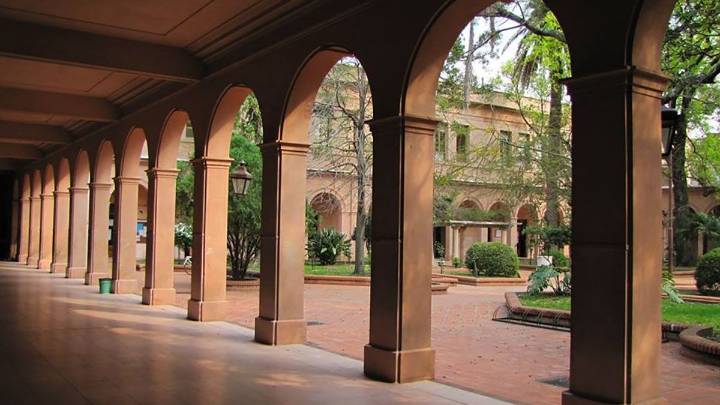 Cámara de Diputados sesiona en el Colegio Histórico de Concepción del Uruguay