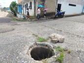 Cráter por alcantarillado sin tapa afecta a Vecinos del quinto callejón de La Murallita