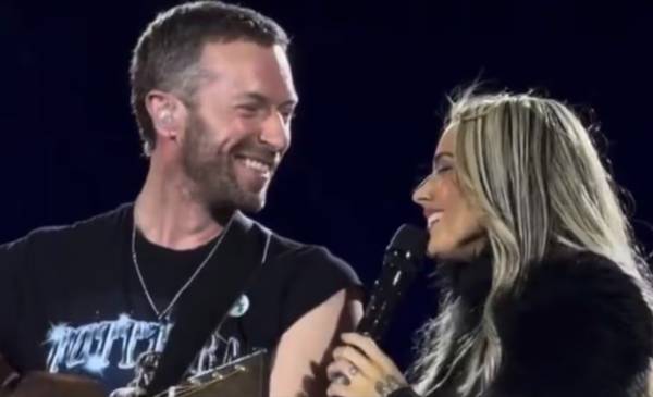 Chris Martin sorprendió a los fans de Tini en pleno show