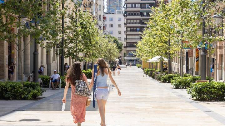 Los comerciantes presionan a Barcala para que instale sombras en la avenida de la Constitución