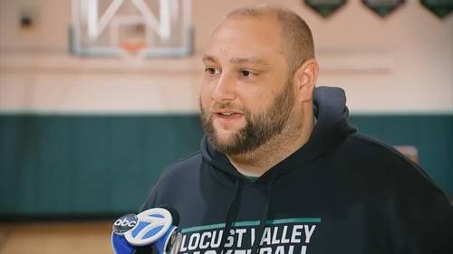 Basketball coaches use CPR to revive student who collapsed during Locust Valley middle and high school tryouts
