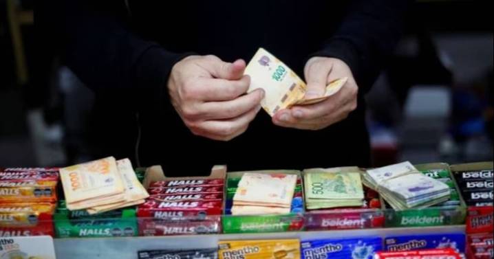 6 de cada 10 argentinos trabaja para subsistir