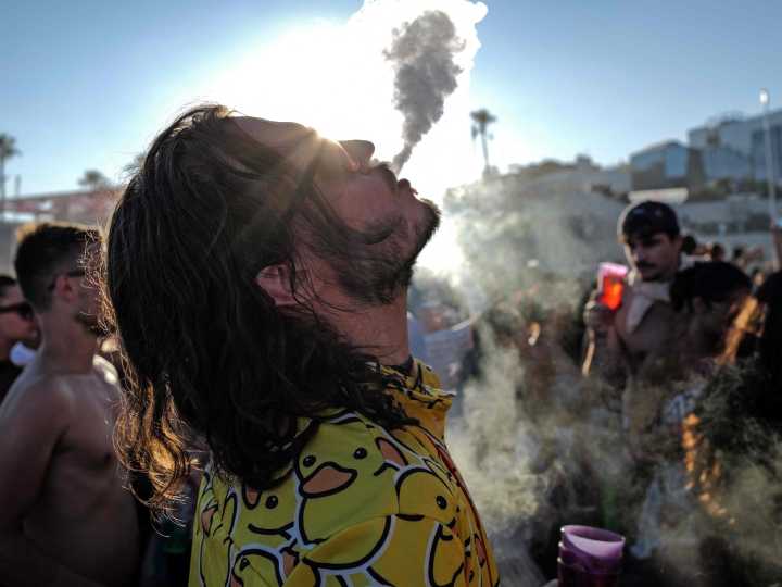 Playas libre de humo en Mar del Plata: cuánto costarán las multas por fumar y tirar las colillas en la arena