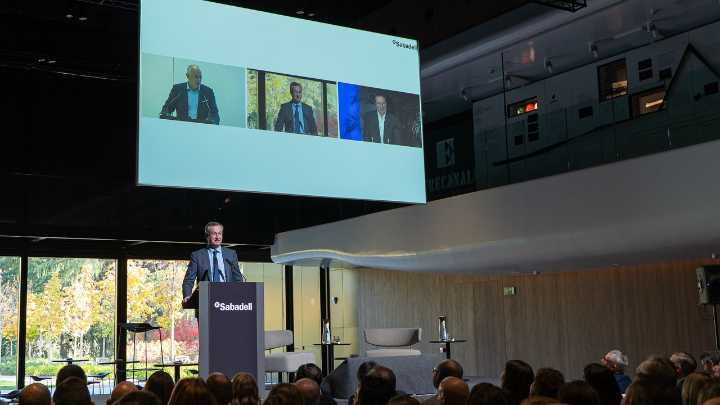 Banco Sabadell adelanta que abonará a sus accionistas hasta 6.450 millones de euros durante los dos próximos años