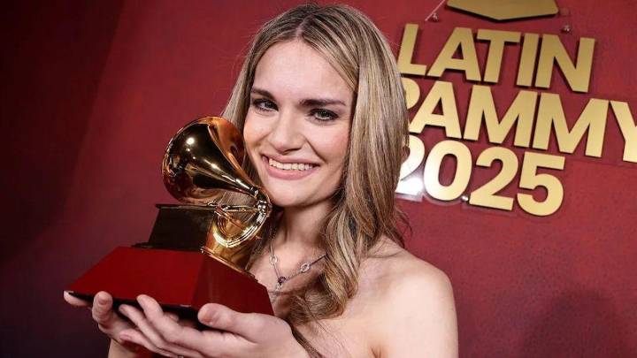España vuelve a los Latin Grammy: la gallega Isabel Dobarro se impone con su primer álbum en solitario 'Kaleidoscope'