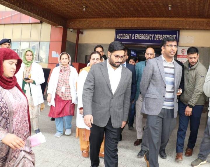 Div Com Kashmir, Deputy Commissioner Srinagar Visit SMHS, Ujala Hospitals; enquire about well