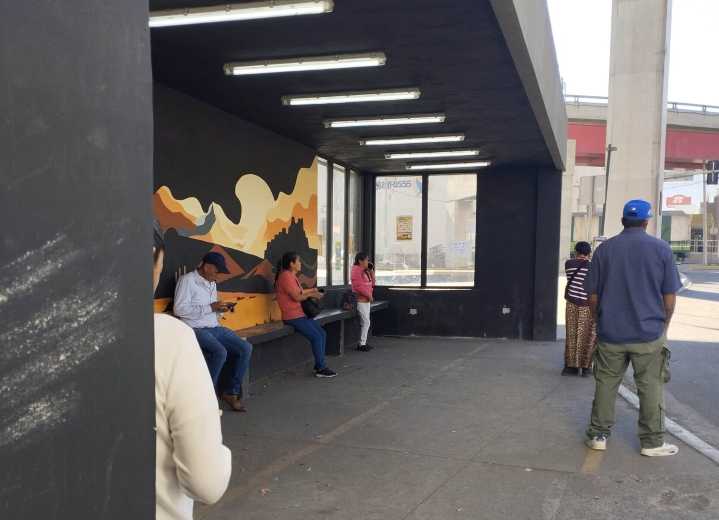 Vandalizan parabuses de El Sarape