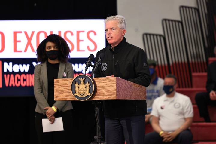 Jurado federal en NY: Condado de Suffolk debe pagar $112 millones a 674 migrantes detenidos para entrega a ICE