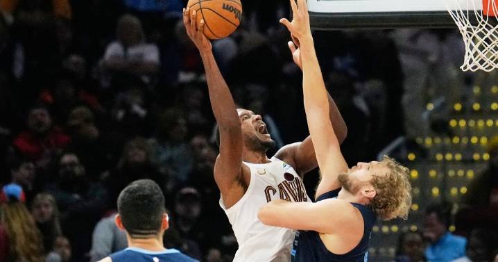 Donovan Mitchell scores 30 as Cavaliers rally over Grizzlies